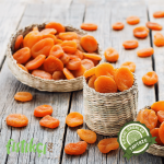 Fıstıkçı hasır sepetlerde kayısı kurusu çeşitleri.