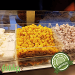 Bakır tepside hazırlanan taze kadayıflı lokum hamuru