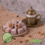 İçerisinde bütün Antep fıstıkları olan narlı lokum kesiti