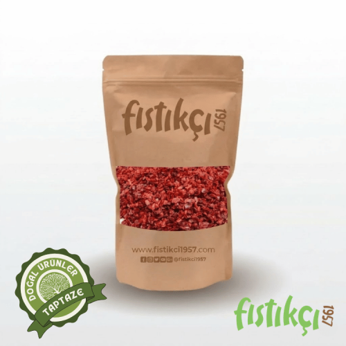 Tabakta duran canlı kırmızı hakiki maraş pul biberi