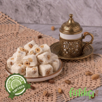 Şık bir hediye kutusuna özenle dizilmiş taze lokum çeşitleri