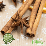 Sütlaç üzerine serpilmiş toz tarçın.